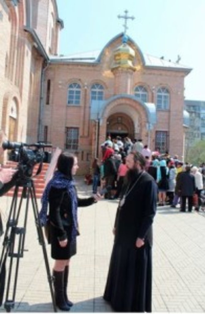 27 квітня єпископ Климент доставив до м. Северодонецька гуманітарну допомогу