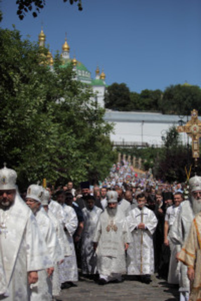 Хресний хід до кладовища на Дальніх печерах