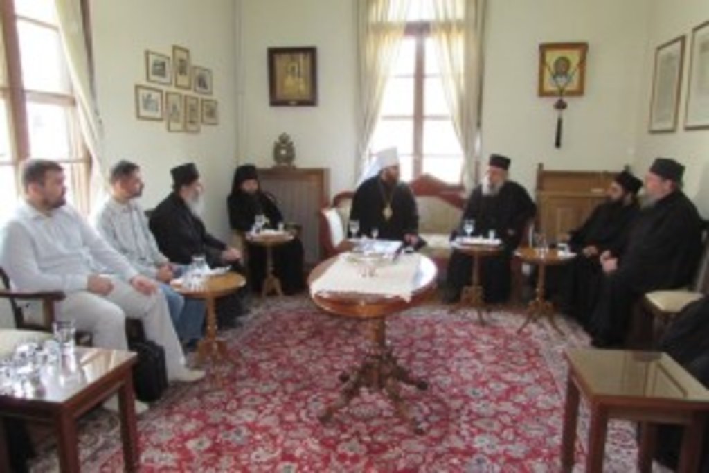 Члени Протату висловили співчуття Українській Православній Церкві у зв’язку з кровопролиттям, якого зазнала Україна і запевнили, що Афон молиться, щоб Господь як найшвидше послав мир українському народу.