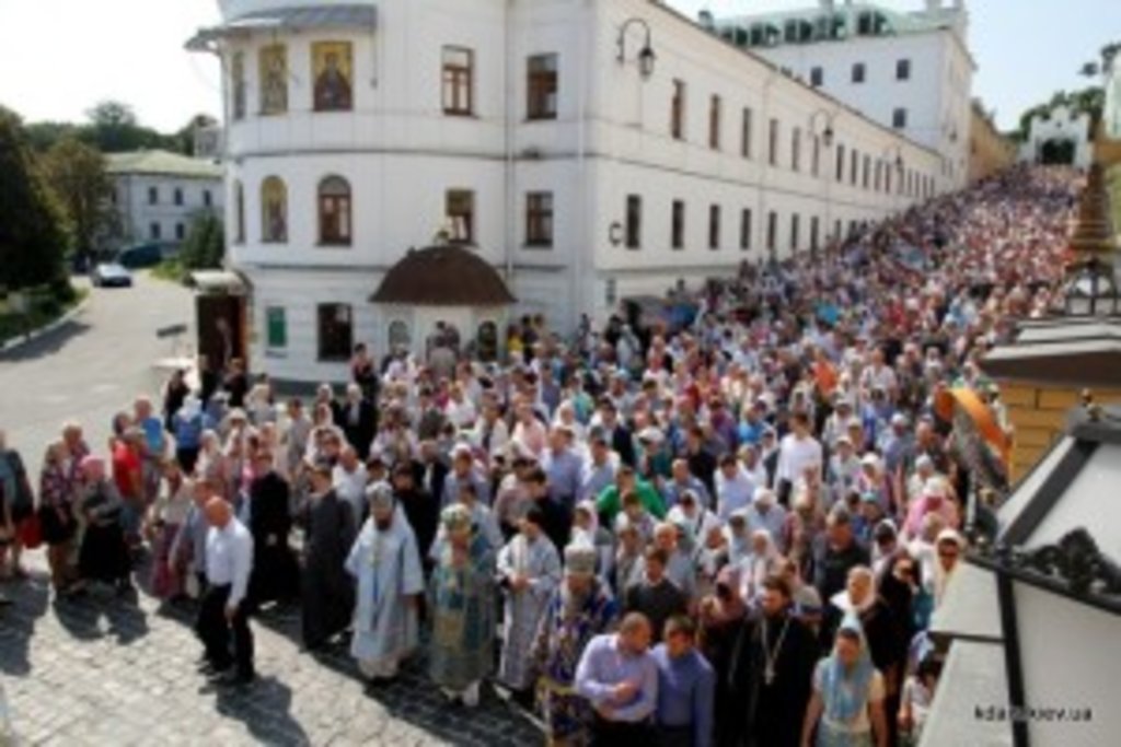 Хресний хід до Дальніх печер