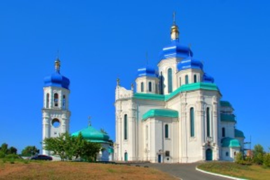 На вулиці Кірова знаходиться храм Святої Трійці