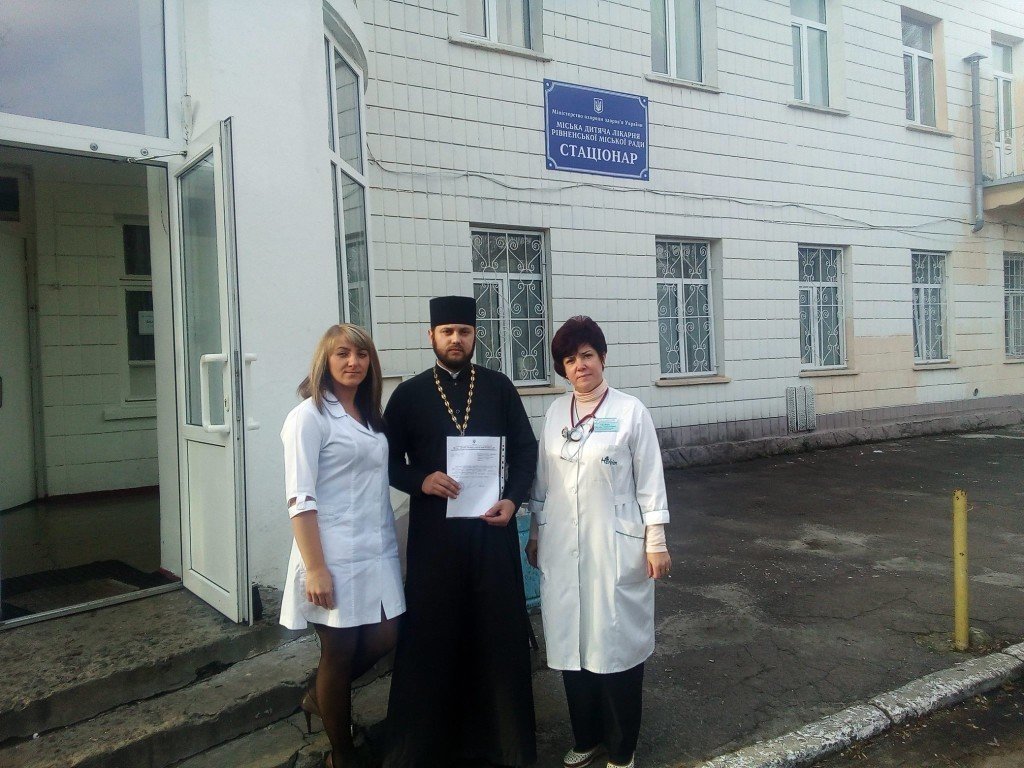 Рівненська єпархія передала продукти харчування дитячій лікарні