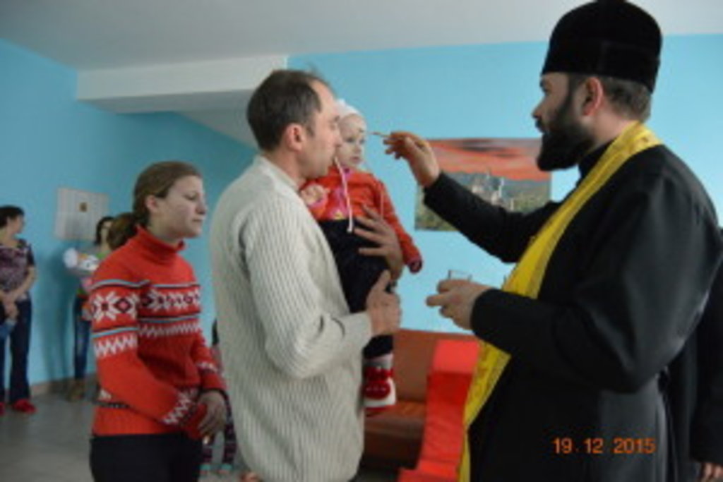 У Рахові парафія зі священиком привітала пацієнтів районної лікарні