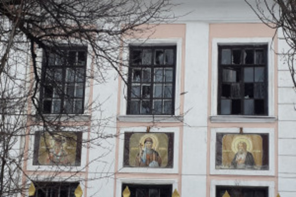 Храм после обстрела в январе 2015 года