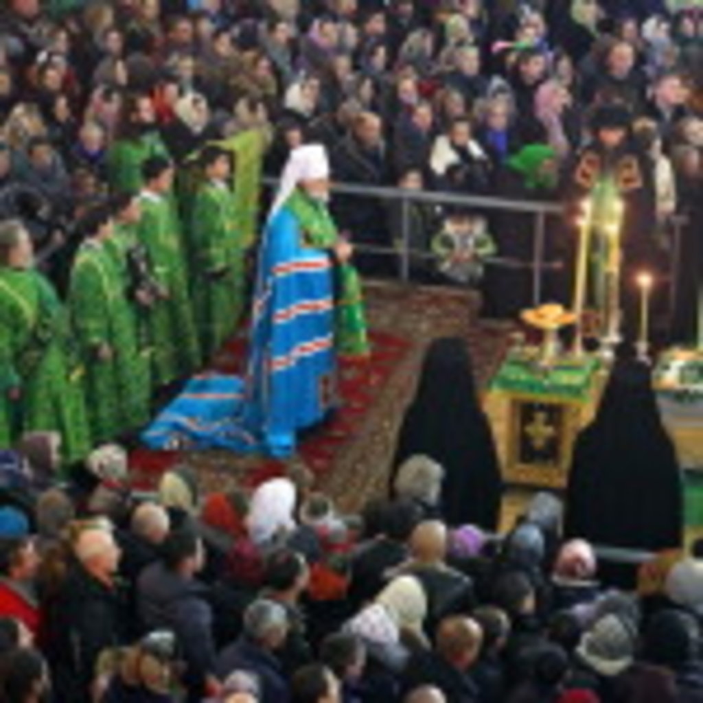 2016-ий рік віряни Української Православної Церкви розпочали зі спільної молитви за Україну перед мощами преподобного Амфілохія Почаївського