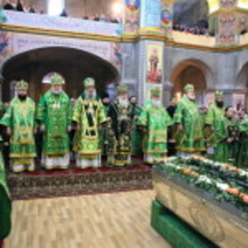 2016-ий рік віряни Української Православної Церкви розпочали зі спільної молитви за Україну перед мощами преподобного Амфілохія Почаївського