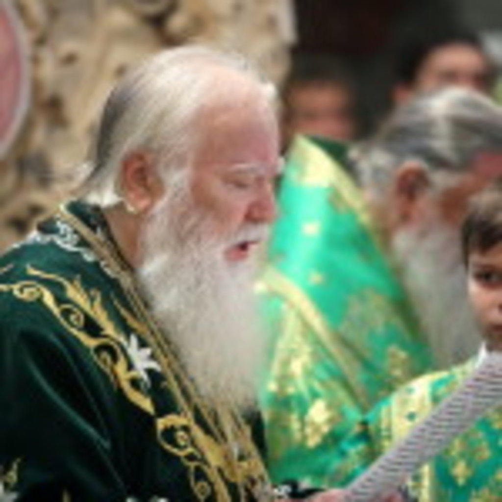 2016-ий рік віряни Української Православної Церкви розпочали зі спільної молитви за Україну перед мощами преподобного Амфілохія Почаївського