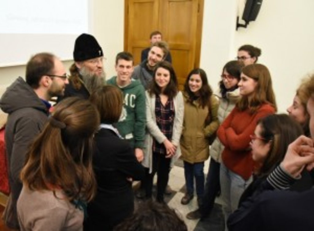 Після доповіді владика Лука відповів на питання аудиторії
