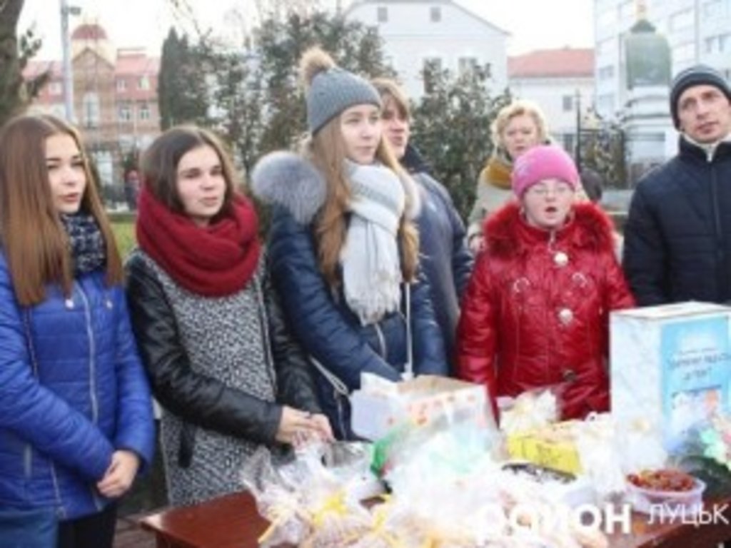 На Волині молодь та діти з особливими потребами організували благодійну виставку-ярмарок для допомоги сиротам