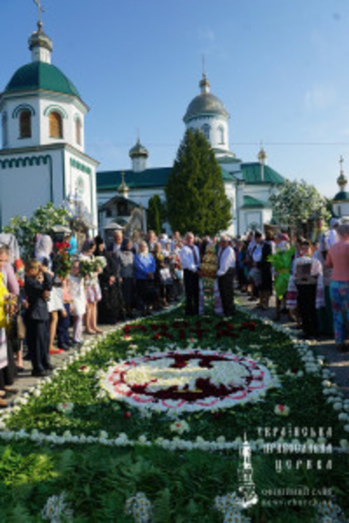 22 травня, у день пам’яті перенесення мощей святителя і чудотворця Миколая з Мир Лікійських у Бар, Блаженніший Митрополит Київський і всієї України Онуфрій звершив Божественну літургію у Свято-Миколаївському храмі с. Коритне Вижницького району Чернівецької області