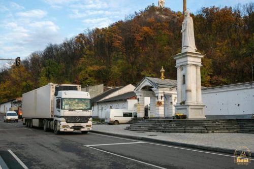 У Святогірську лавру доставили 20 тонн гуманітарної допомоги від віруючих Волинської єпархії 