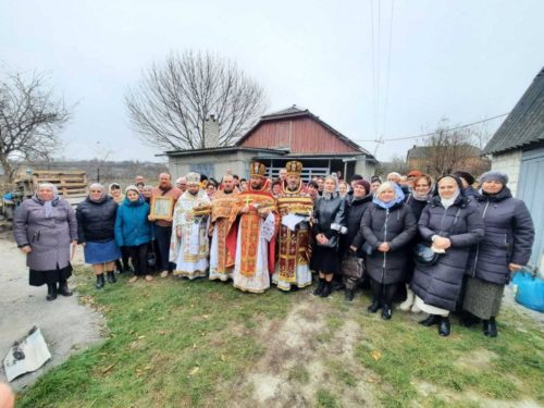 На Вінничині громада УПЦ, яку позбавили храму, відзначила своє престольне свято