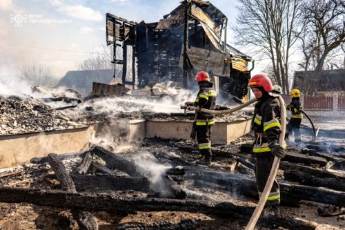 У Катеринівці згорів Георгіївський храм, захоплений 10 років тому у віруючих УПЦ (фото, відео)