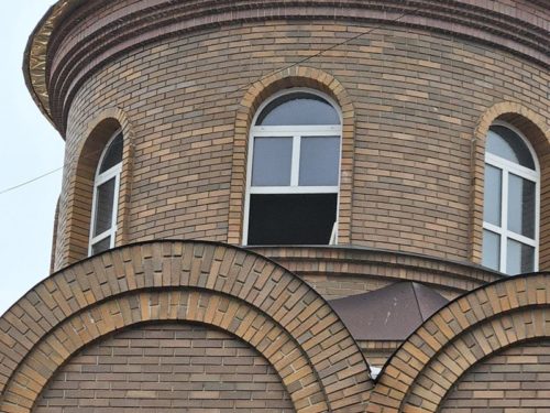 У результаті російських обстрілів Сум пошкоджено новозбудований храм УПЦ