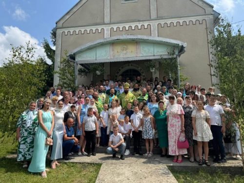 У Свято-Духівському храмі села Чабин на Закарпатті освячено новий престол