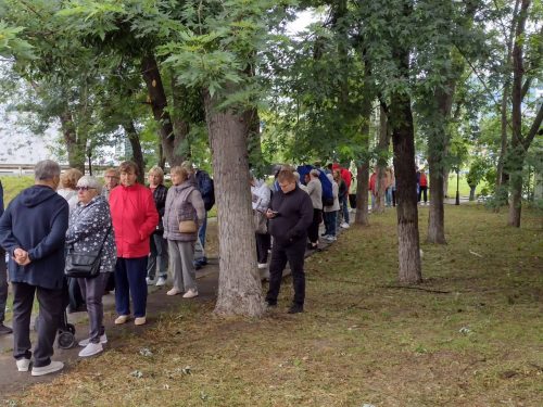 У Києві Соціальний відділ УПЦ передав родинам переселенців гуманітарні набори