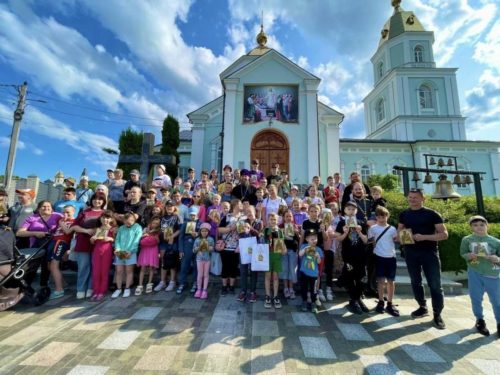 Митрополит Житомирський і Новоград-Волинський Никодим зустрівся з дітьми із ГО «Все робимо самі»