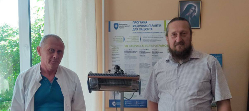 Священники УПЦ передали медичне обладнання для лікарень Хмельницької області