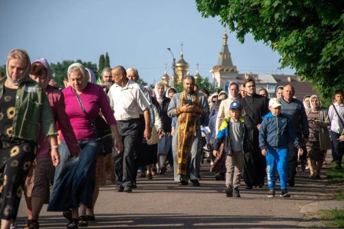У Рівненській єпархії відбувся хресний хід за мир в Україні