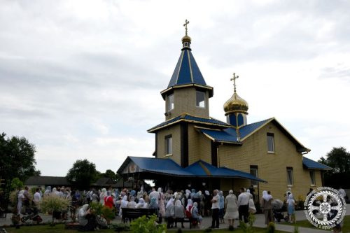 У селі Брониця на Волині віряни УПЦ відзначили четверту річницю освячення нової церкви, зведеної після того, як громада була позбавлена права звершувати молитву в попередньому храмі