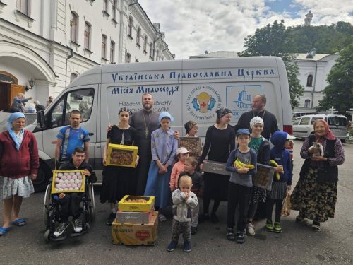 Священники Київської єпархії передали допомогу військовим ЗСУ та жителям Донеччини і Харківщини