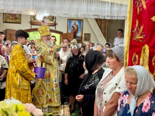 Митрополит Феодор освятив новий престол у Михайлівському храмі Мукачівської єпархії