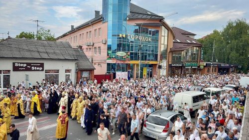 У Хусті відбувся велелюдний хресний хід із мощами мученика Гавриїла Білостоцького