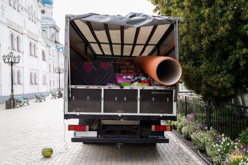 З Чернівецької єпархії привезли гуманітарну допомогу в Святогірську лавру