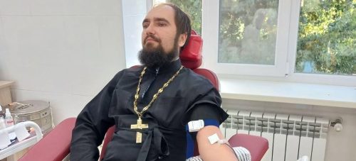 У Олександрійській єпархії священник та православна молодь здали кров для ЗСУ