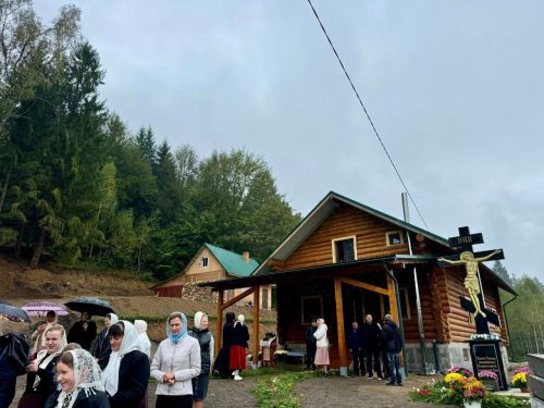 У Хустській єпархії освятили престол у новому храмі на честь Святого Духа