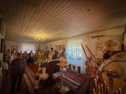 Митрополит Пимен звершив Літургію на парафії, яка вимушено полишила рідний храм
