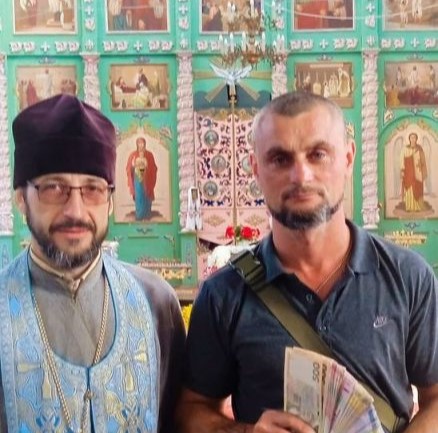 Священник Кременчуцької єпархії передав допомогу Захисникам України