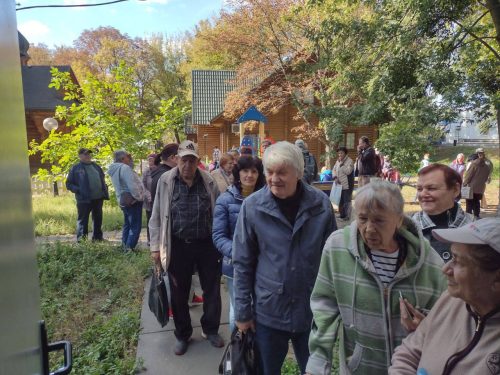 У Києві співробітники Соціального відділу УПЦ передали гуманітарні набори переселенцям