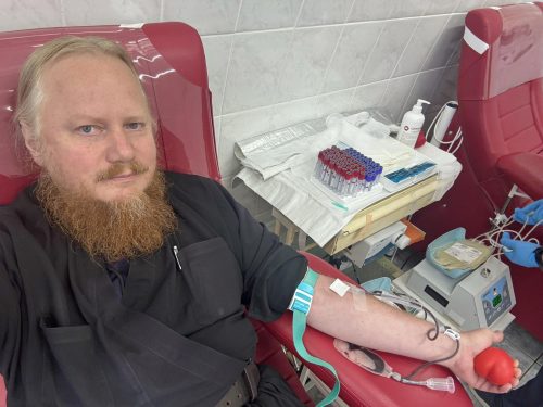 Духовенство і віряни УПЦ здали кров для потреб військовослужбовців