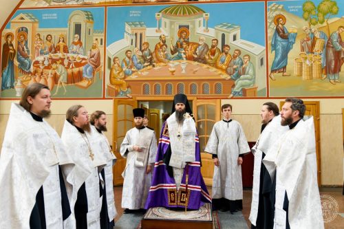 У Київських духовних школах звершили молебень за українських воїнів у День захисників і захисниць України
