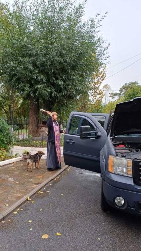 У Пантелеймонівському храмі Вишгорода освятили автомобіль для ЗСУ
